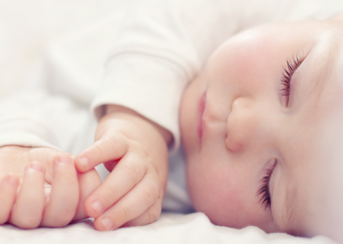 Porque os recém-nascidos passam tanto tempo dormindo